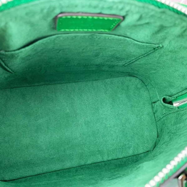 ルイヴィトンバッグ着用イメージ